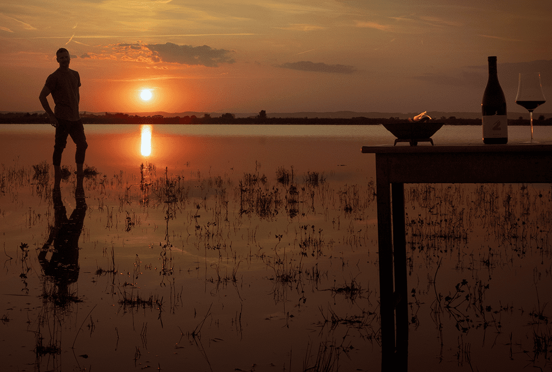 Der Winzer Georg Preisinger mit Sonnenuntergang.